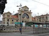 Façade en réhabilitation, en avril 2013.