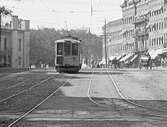 Northampton Street Railway tram on Main Street, Northampton 1907 01 (cropped).jpg
