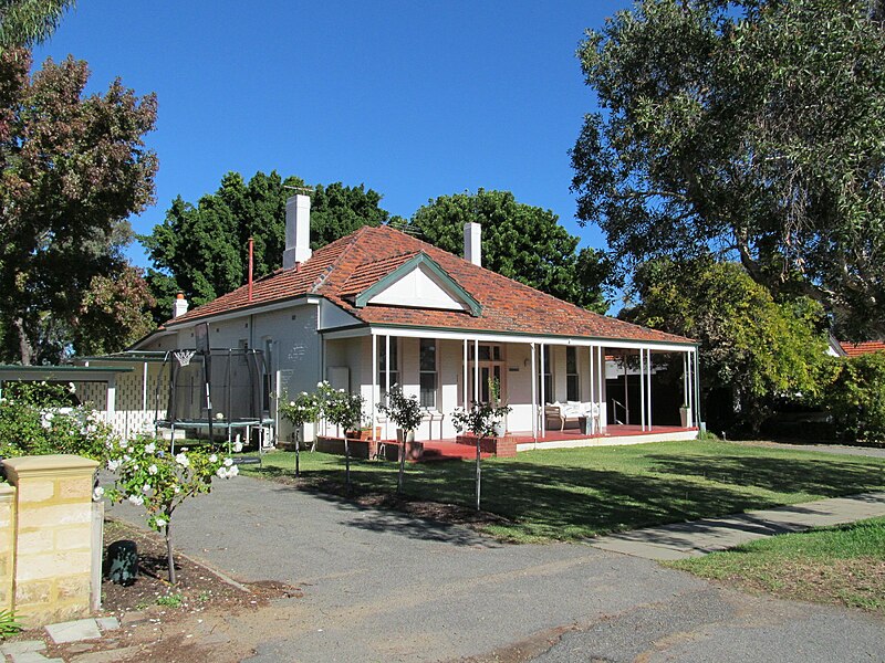 File:OIC cottesloe houses 1.jpg