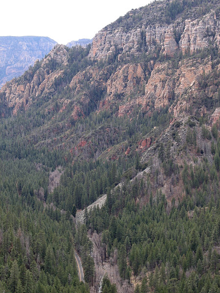 File:Oak Creek Canyon 02.jpg