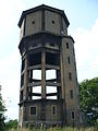 Wieża ciśnień z okresu międzywojennego w dzielnicy Łaziska Dolne