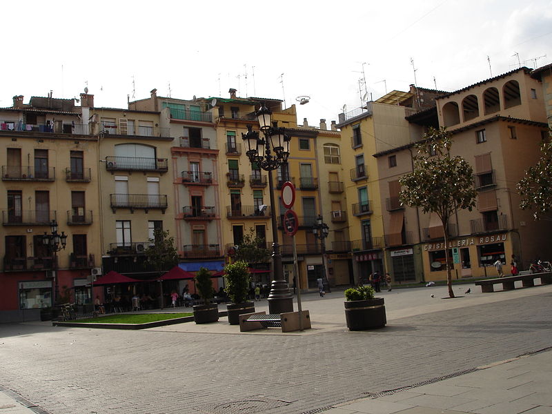 File:Olot Plaça Major 20060422.JPG