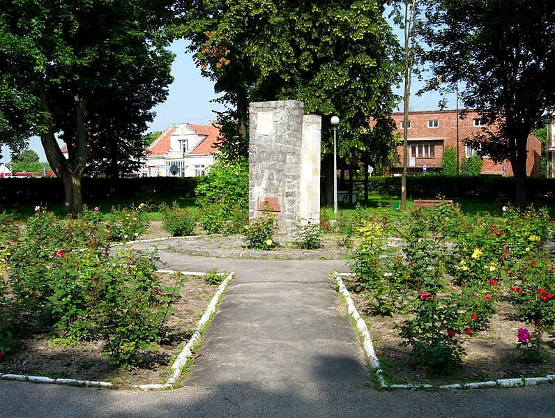 File:Opatowiec Rynek 20060624 0922 5875.jpg