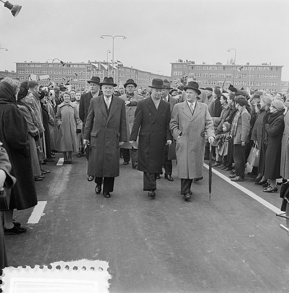 File:Opening nieuwe weg naar Utrecht door Minister Algera, Bestanddeelnr 906-3697.jpg