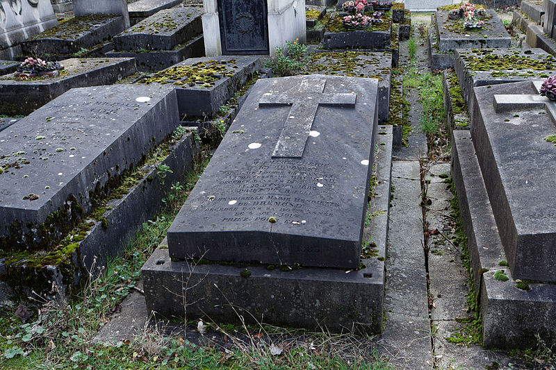 File:Père-Lachaise - Division 42 - Brémond 01.jpg