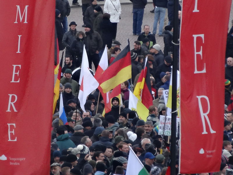 File:PEGIDA Demo DRESDEN 25 Jan 2015 116139798.jpg