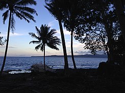 Pantai di Bitunuris, Kepulauan Talaud, Sulawesi Utara.jpg