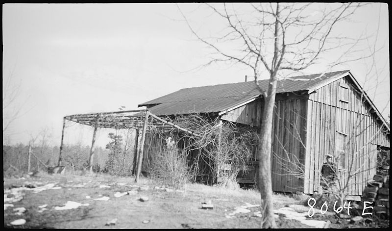 File:Paris, Sam, in front of home - NARA - 280968.jpg