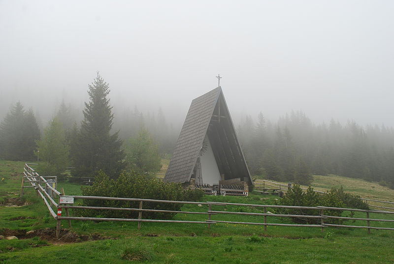 File:Pauluskapelle Nebel.jpg