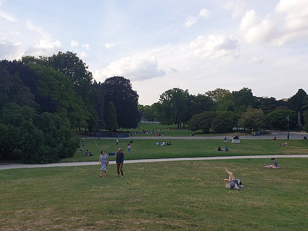 People in the Parc Montsouris in 2022.