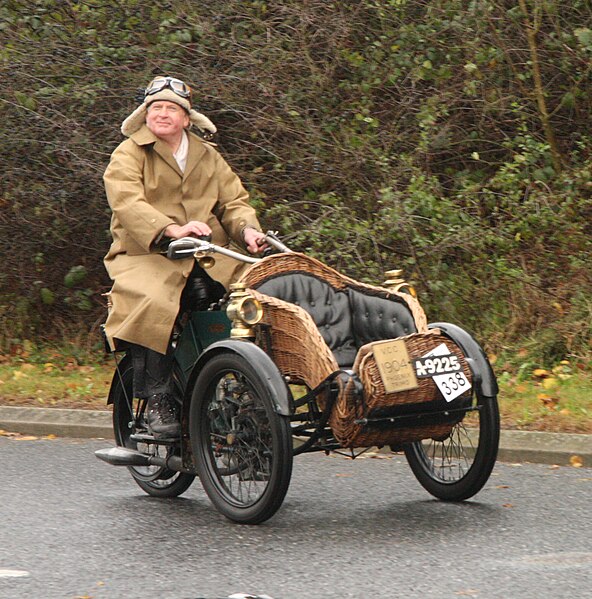 File:Phoenix 1904 Trimo on London to Brighton Veteran Car Run 2009.jpg