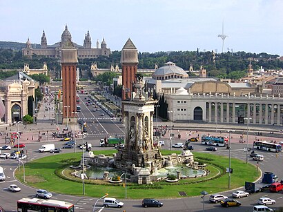 How to get to Plaça Espanya 1 with public transit - About the place