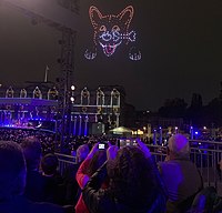 Drones formando um corgi acima do Palácio de Buckingham durante a Festa de Platina no Palácio, 2022.