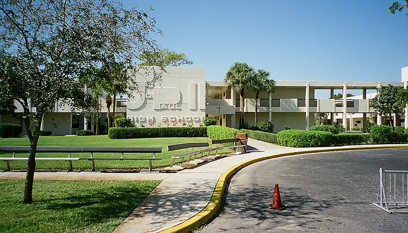 File:Pope John Paul II High School 11-16-2007-03.jpg