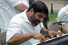 Colón playing a solo