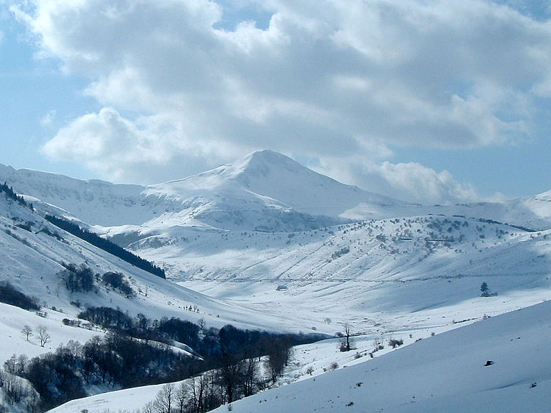 File:Puy mary hiver.jpg