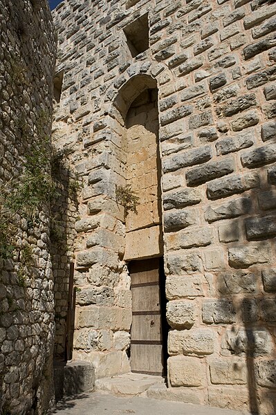 File:Qal'at Salah ed-Din aka Sahyun Castle entrance 4097.jpg