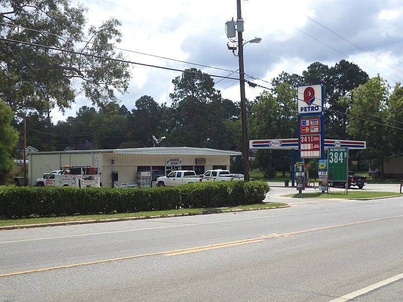 File:Quick Stop, Petro, North St, Ashburn.JPG