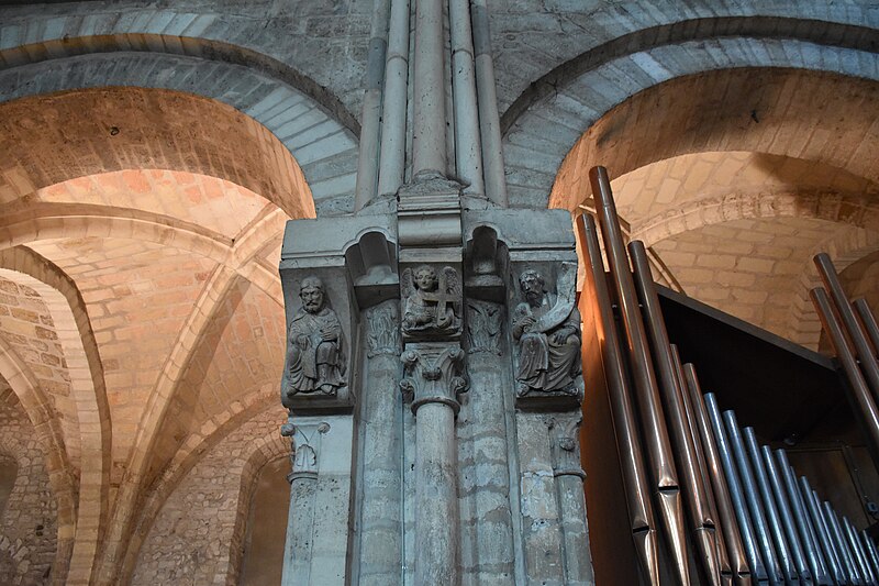 File:Reims - Basilique Saint Remi 87.jpg