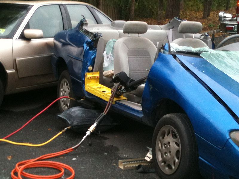 File:Rescue demonstration on hydraulic tools.jpg