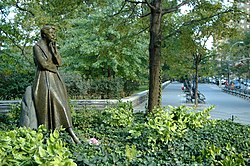 Riverside Drive's southern end at 72nd Street, looking north from the Eleanor Roosevelt Memorial Plaza