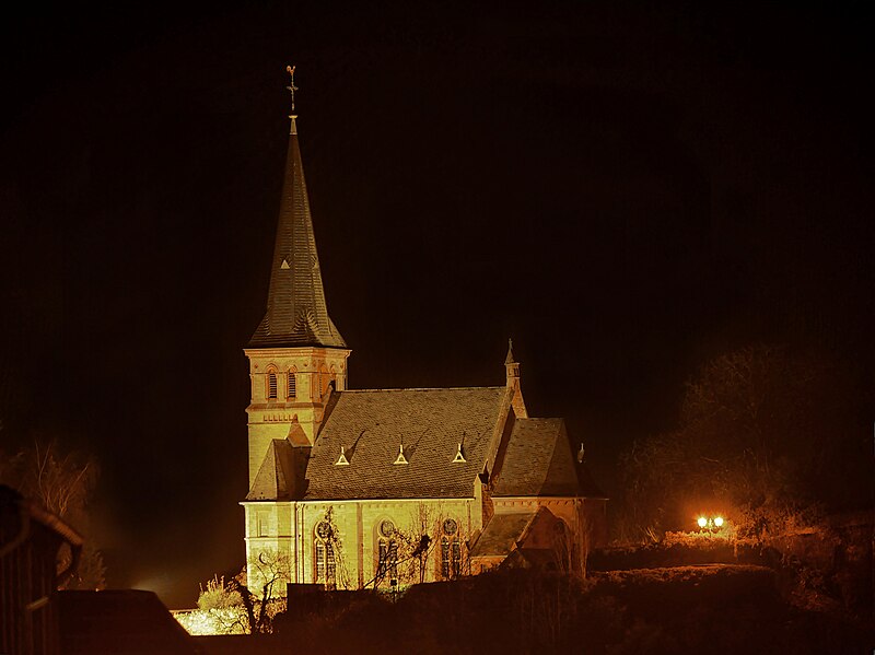 File:Saarburg Evangelische Kirche Nachts H1e.jpg