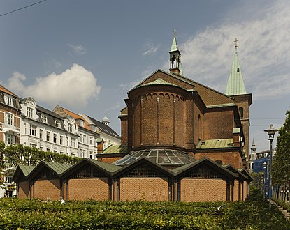 Bagsiden af Sankt Pauls Kirke, hvor udvidelsen tegnet af arkitekterne Inger og Johannes Exner ses.