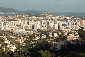 圣若泽，該州人口第四多的市鎮。圖片背景為聖卡塔琳娜島。