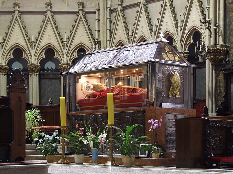 File:Sarcophagus of blessed Alojzije Stepinac in Zagreb.jpg