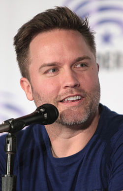 Scott Porter under 2016 års WonderCon.