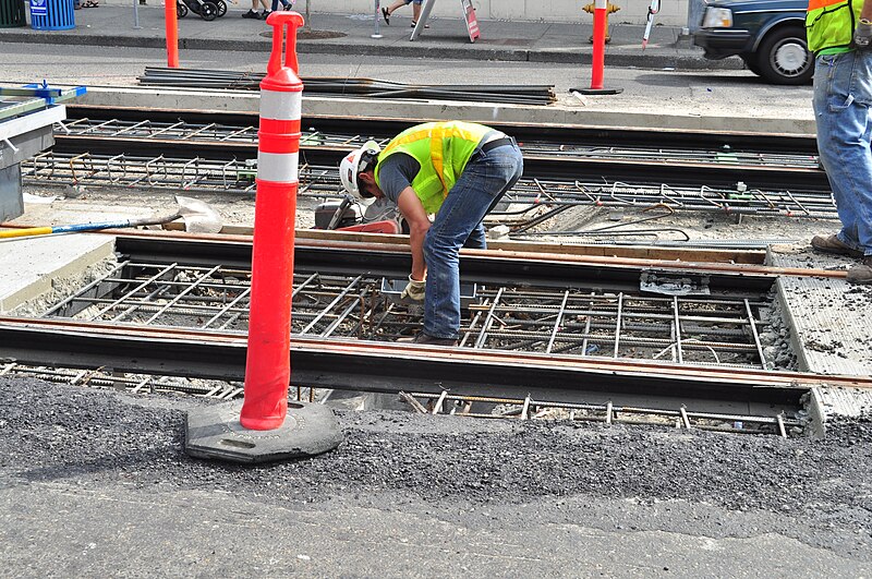 File:Seattle - laying trolley tracks on Broadway at Pine 17.jpg