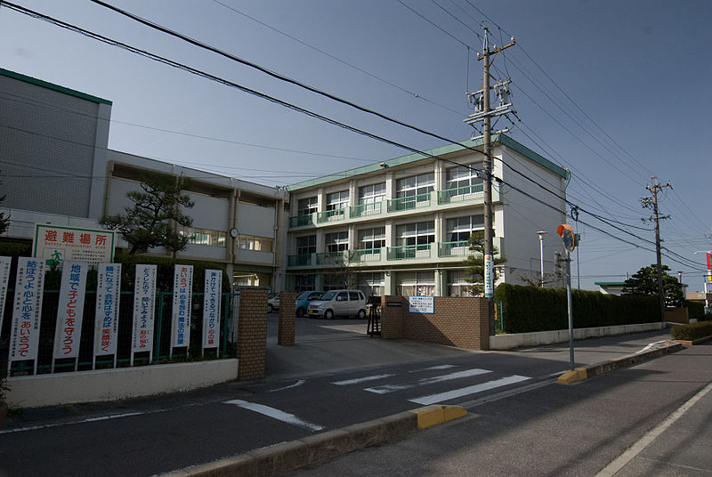File:Shikatsu North Elementary School.jpg