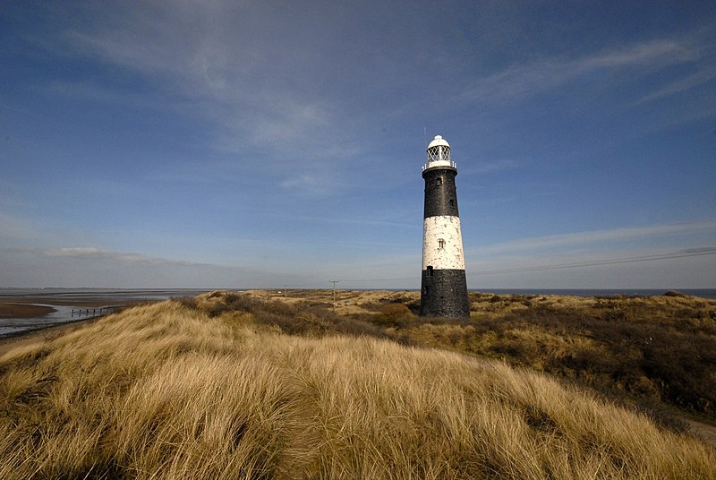 File:Spurn Point lighthouse (4451524609).jpg