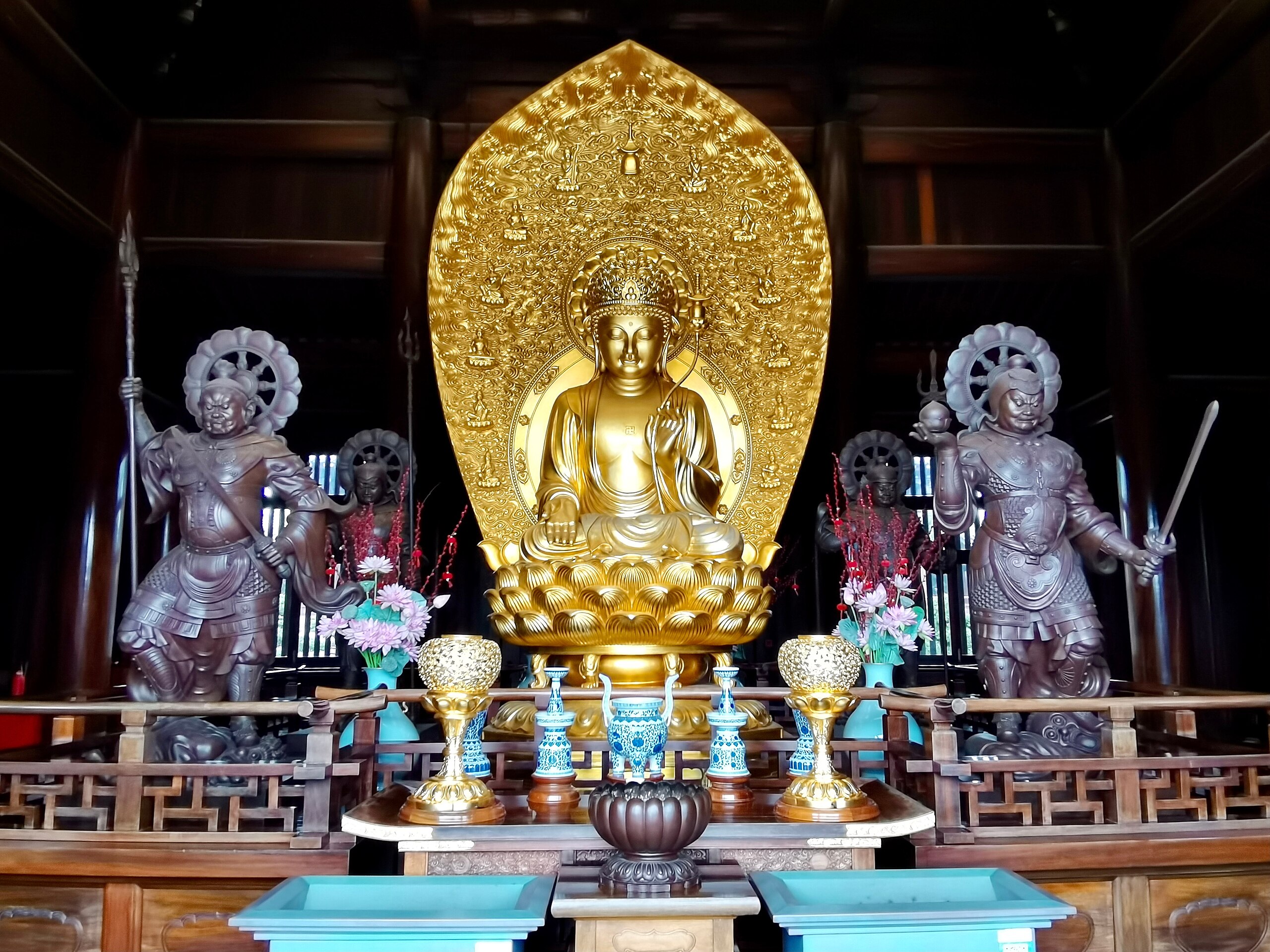 File:Statue of Maitreya (彌勒菩薩Mile Pusa) with the Four Heavenly 