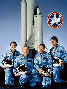 Sts-5 załoga.jpg