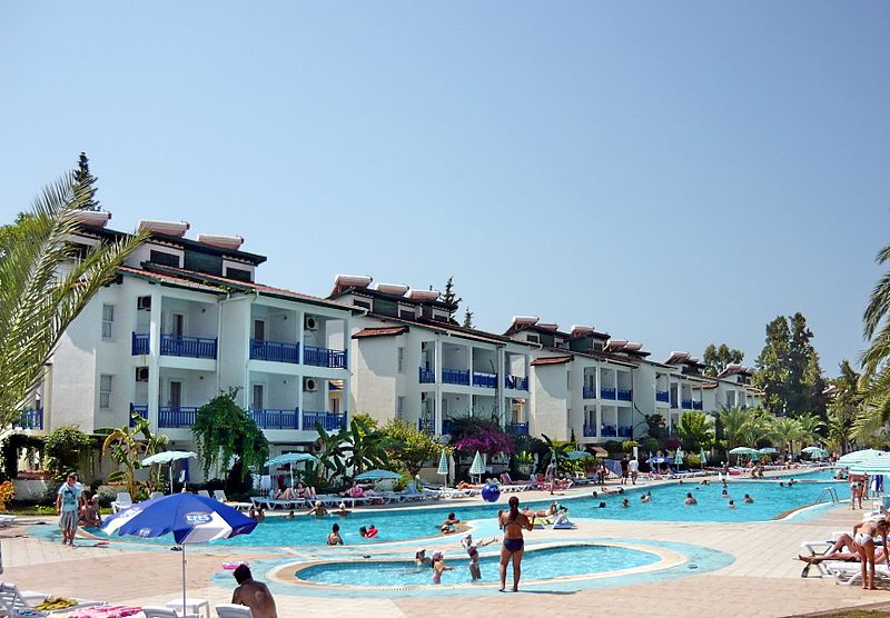 File:Swimming pool - panoramio (3).jpg