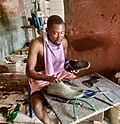 Miniatuur voor Bestand:This Shoe Maker just made a sandal.jpg