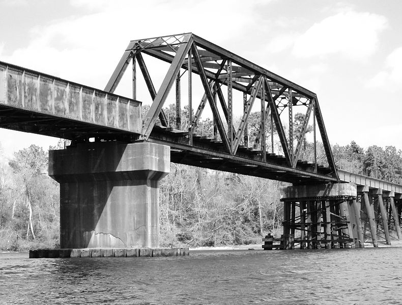 File:Through Truss Railroad Bridge, San Jacinto River, Crosby, Texas 0312111352BW (5523453005).jpg