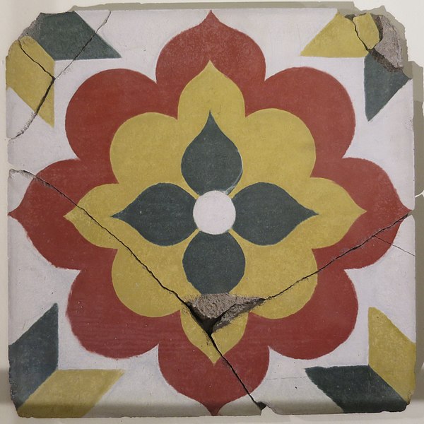 File:Tile with lotus pattern from synagogue in Tamil Nadu, India.JPG