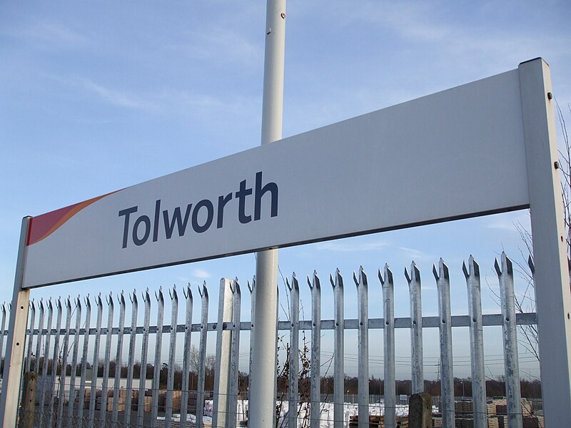 File:Tolworth station signage.JPG