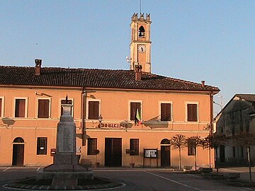 Fájl:Torre_de'_Picenardi_(CR)_-_frazione_Ca'_d'Andrea_-_ex_municipio_-_01.jpg