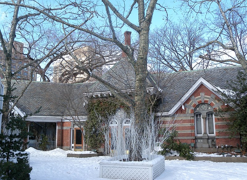 File:TotG courtyard snow jeh.JPG