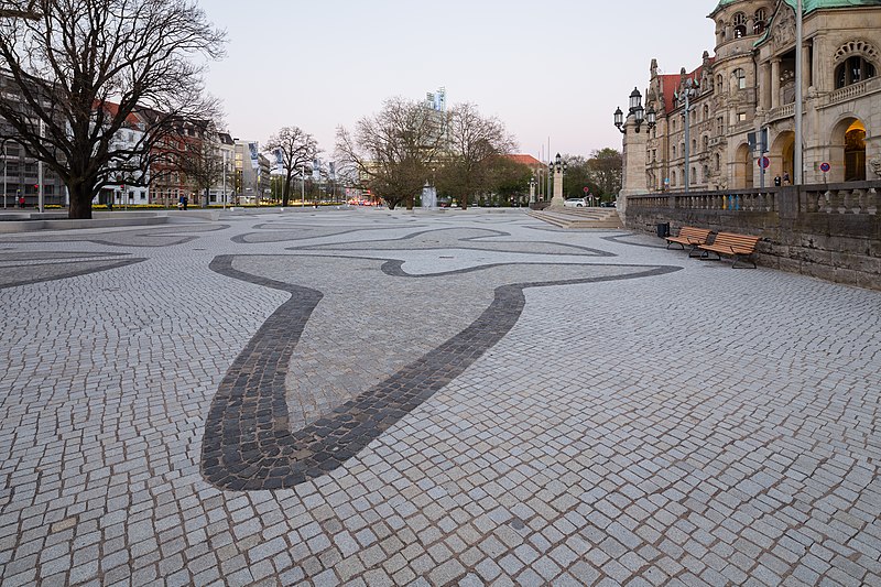 File:Trammplatz square new townhall Mitte Hannover Germany 03.jpg