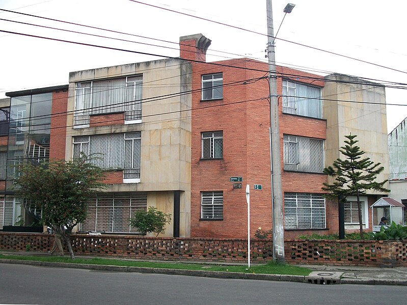 File:Trans 21bis clle 62, barrio San Luis, Teusaquillo, Bogotá..JPG