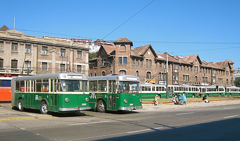 File:Trolleybuses in Valparaiso.JPG