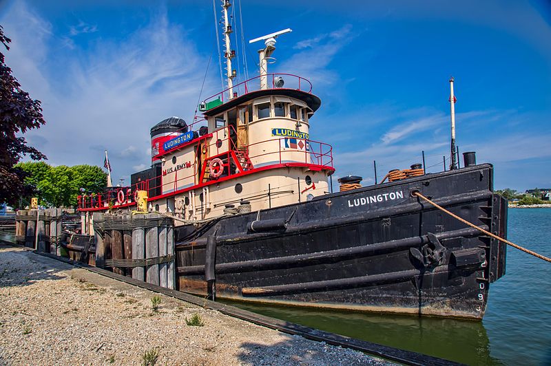 File:Tug Ludington.jpg