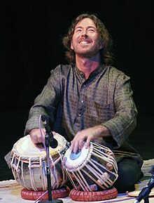 Ty Burhoe Tabla Juni 2010 04.jpg