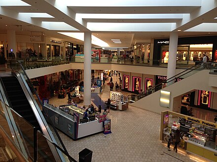 JCPenney Atrium in 2013, with tile work and Stucco from the mid-2002 renovation.