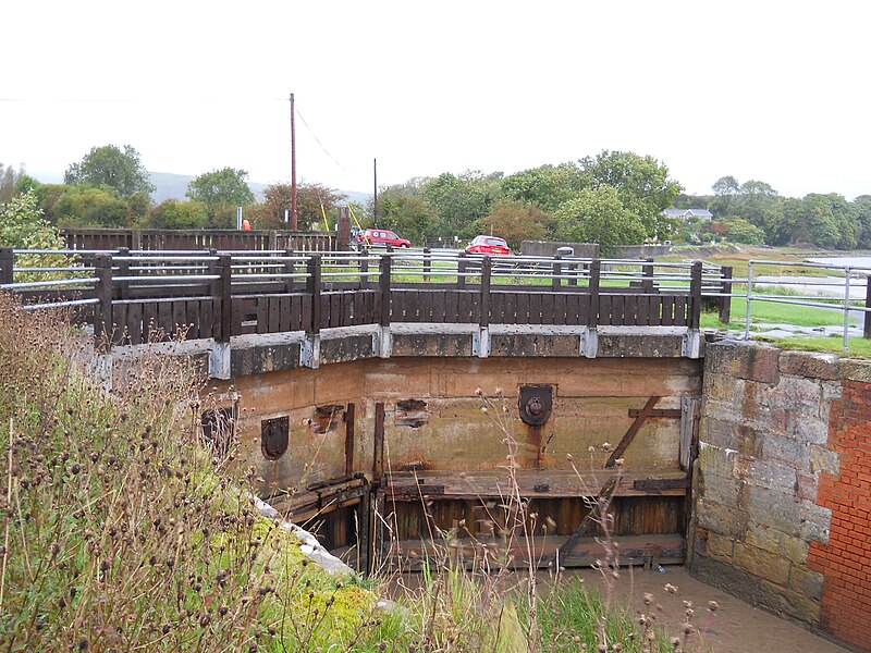 File:Ulveston Canal Lock from outside.jpg