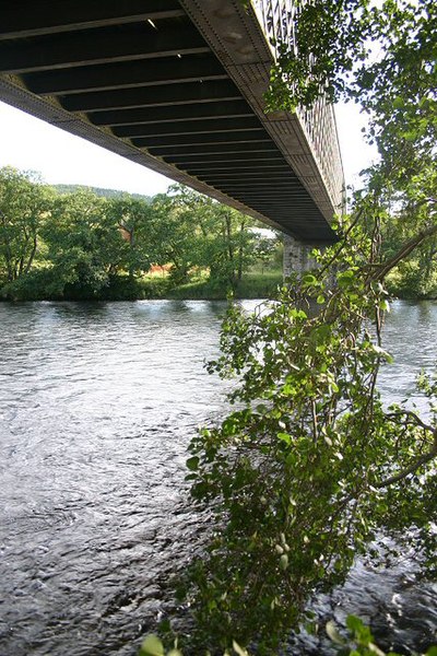 File:Under Cragganmore railway bridge - geograph.org.uk - 539022.jpg